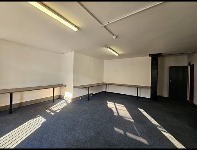 430M² WAREHOUSE TO LET IN LINBRO PARK